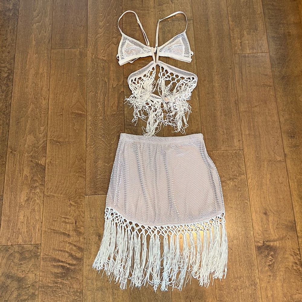 East n West Label Set